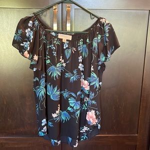 New without tags, dressy floral blouse. Size M, but runs a bit big.
